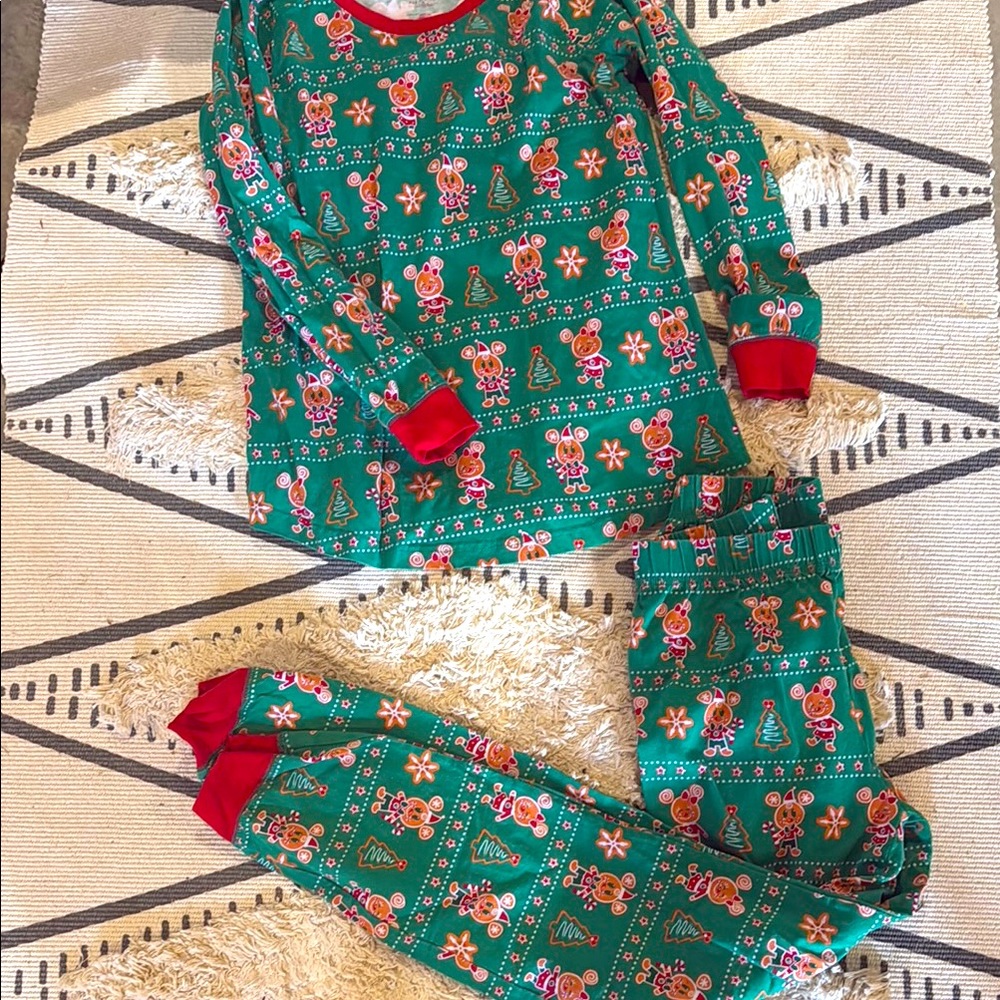 Disney Christmas pajama set 🎄